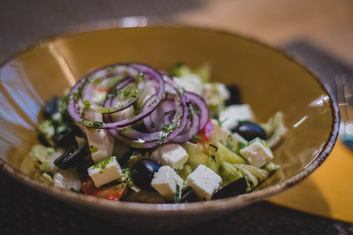 Rote Zwiebeln im Salat