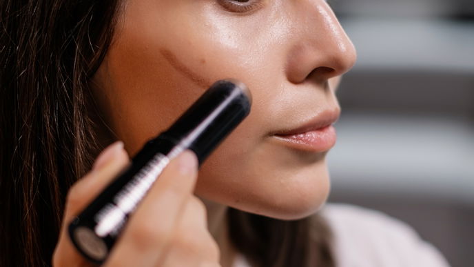 Dieser Drogerie-Bronzer sorgt in Sekunden für einen besonderen Look