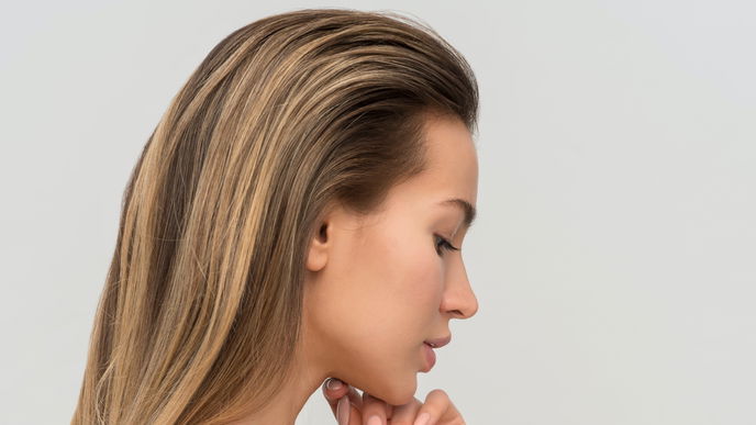 Was tun gegen fettige Haare? Die besten Tipps und Mittel