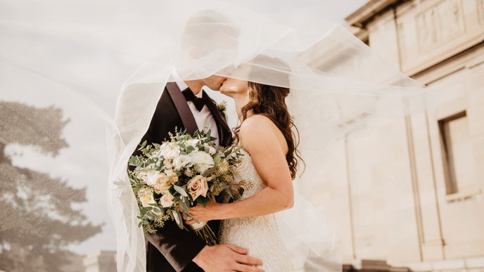 Dieses 300-Euro-Hochzeitskleid sieht teurer aus, als es ist