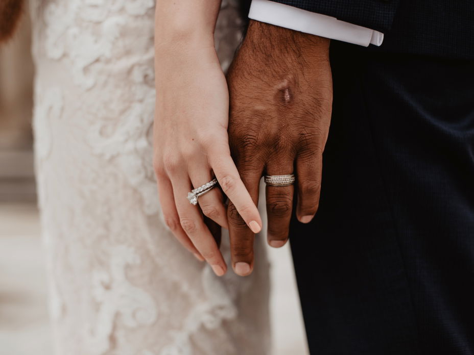Moderne Heirat: Individuelle Hochzeitshomepage für den Tag der Tage