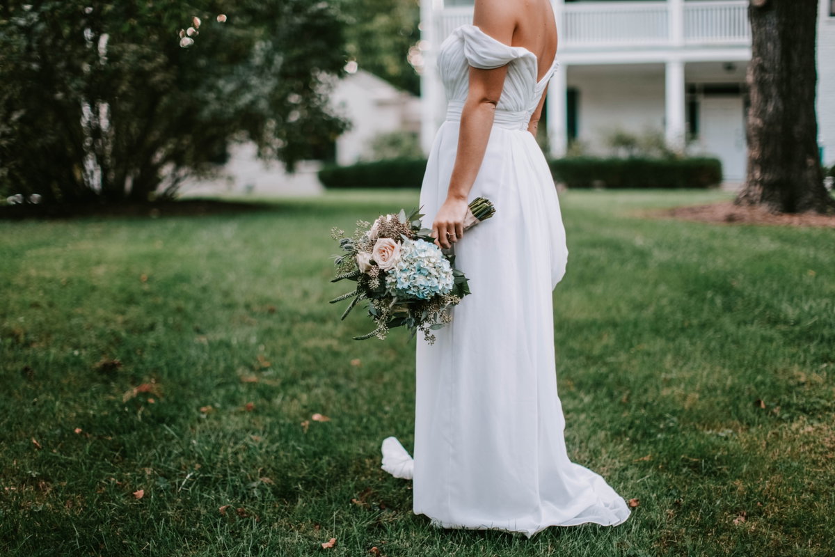 Braut in Kleid
