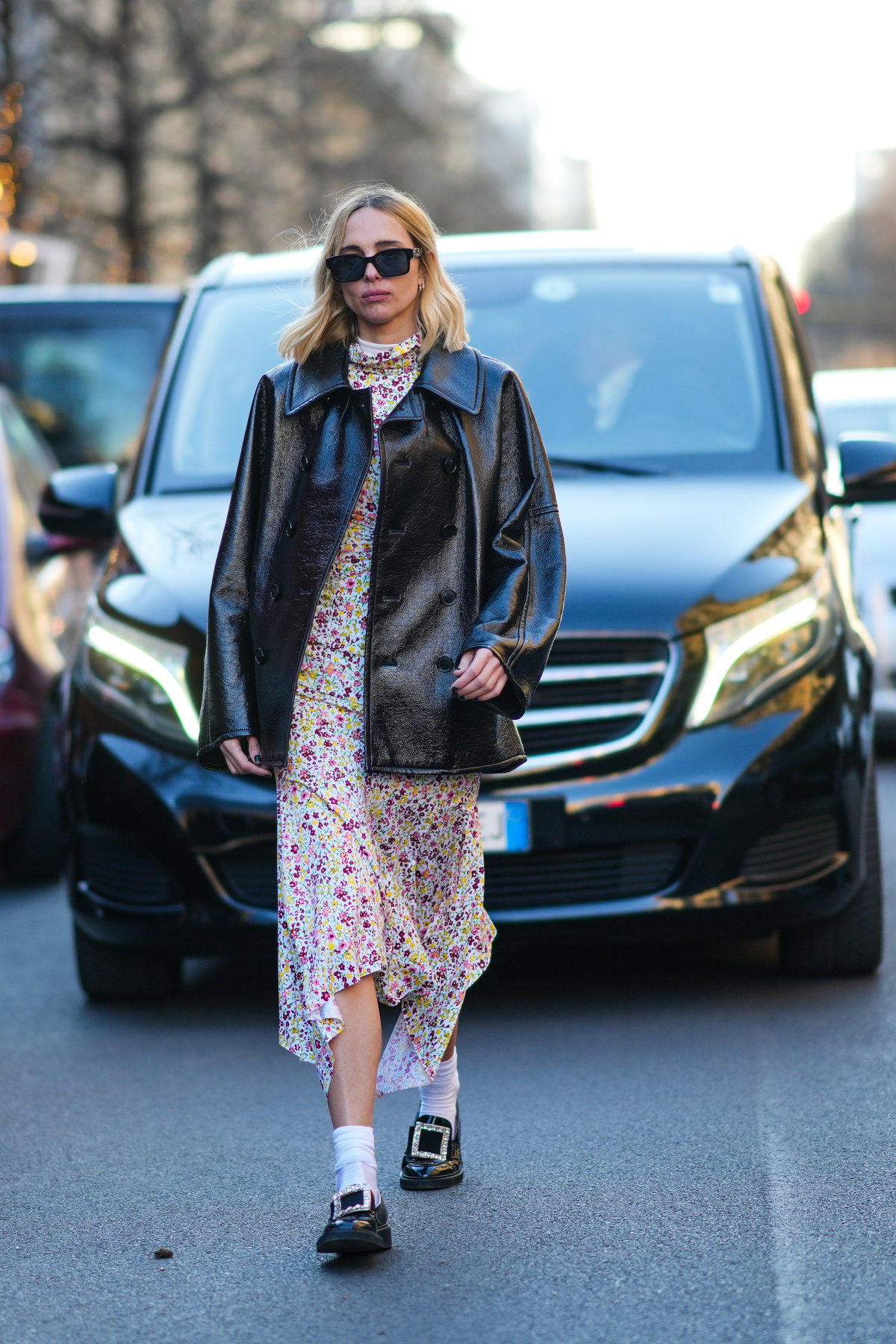Kleid mit Loafers