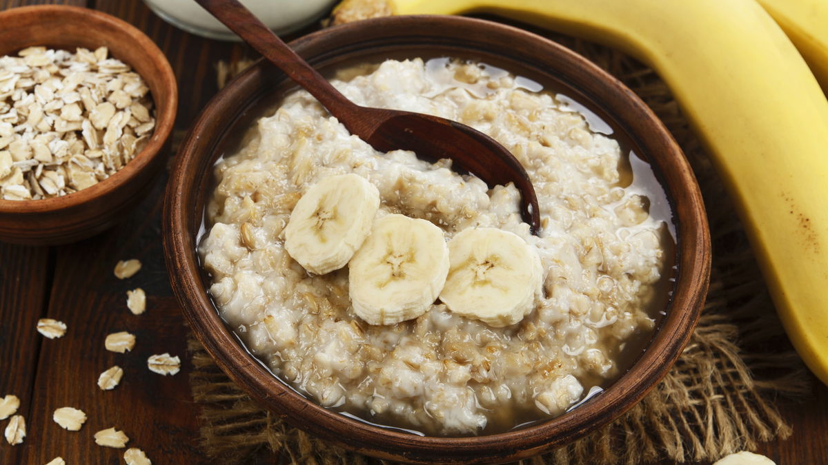 Unser cremiges Rezept für Porridge mit gebackener Banane