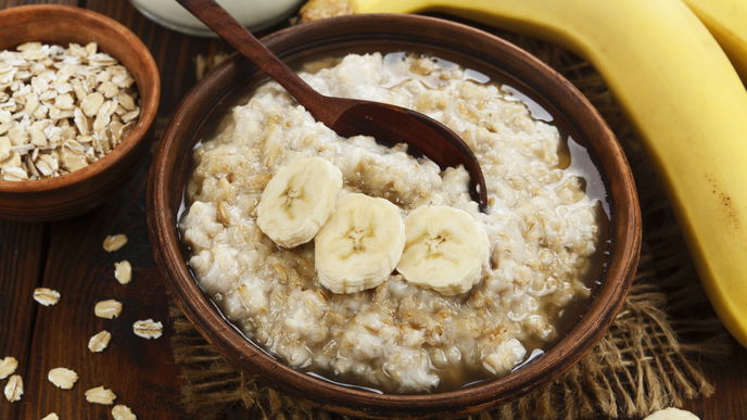 Unser cremiges Rezept für Porridge mit gebackener Banane