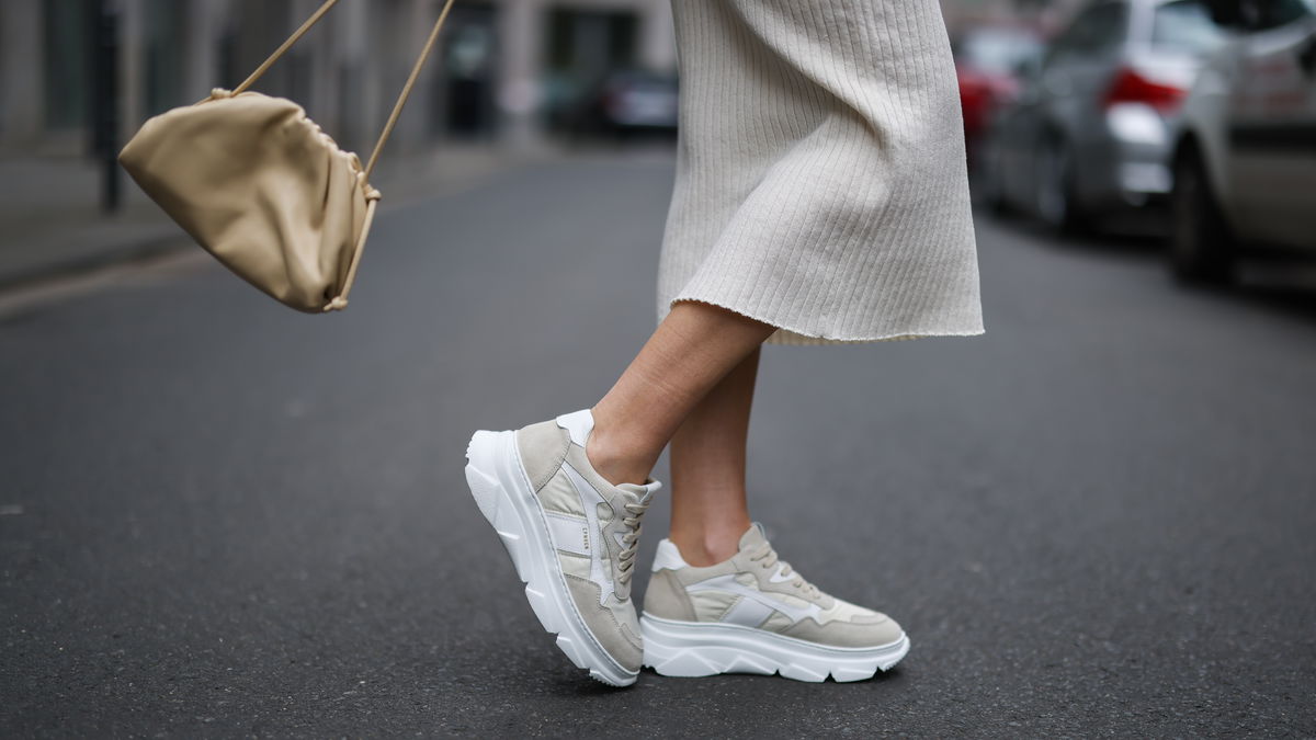 3 stylishe Sneaker, die perfekt bei Hallux valgus sind