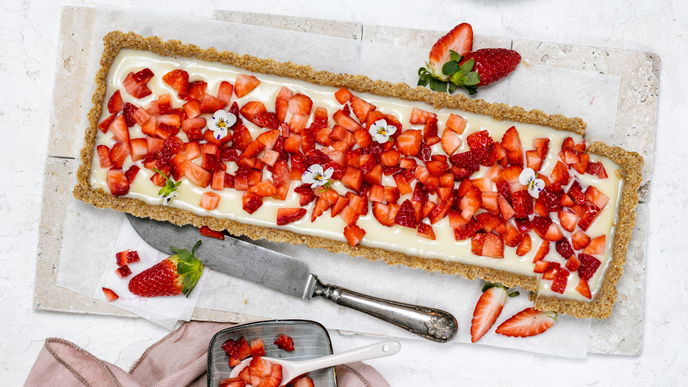 Schnelle und einfache Ostertorte mit Erdbeeren