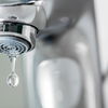 Haushalt: Dieser Trick entfernt Kalk am Wasserhahn über Nacht