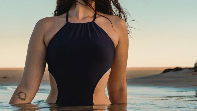 Statt Bikini: Badeanzüge, die SO aussehen, sind diese Saison im Trend