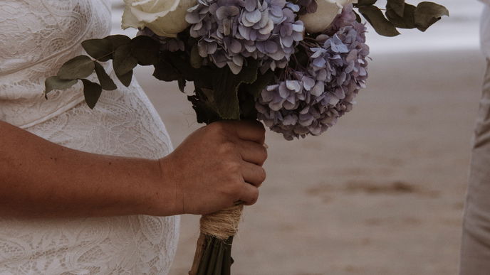 Hochzeit 2023: In 4 schönen Brautkleidern fühlen sich Schwangere besonders wohl