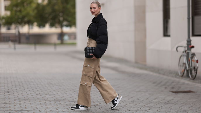 Mode-Trends 2023: DIESE Farbe haben angesagte Hosen jetzt