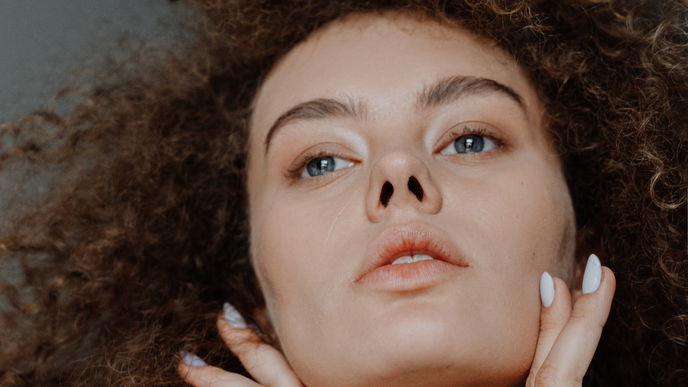 Buccal Fat Removal: Was kann der Beauty-Trend aus Hollywood wirklich?