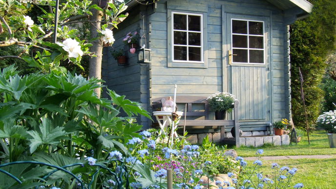 Schrebergarten gestalten: 3 schöne Accessoires für die Laube