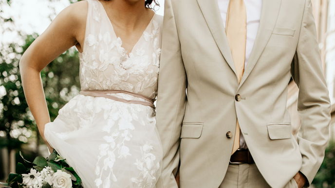 4 Hochzeitskleider sind perfekt für kleine Frauen