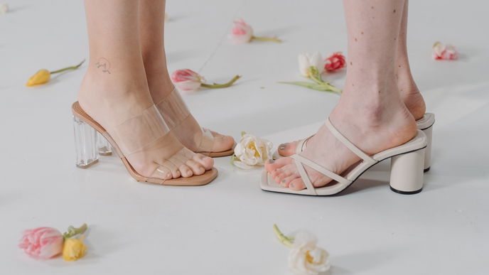 Hochzeit 2023: Stylishe Gäste tragen jetzt DIESE Schuhe