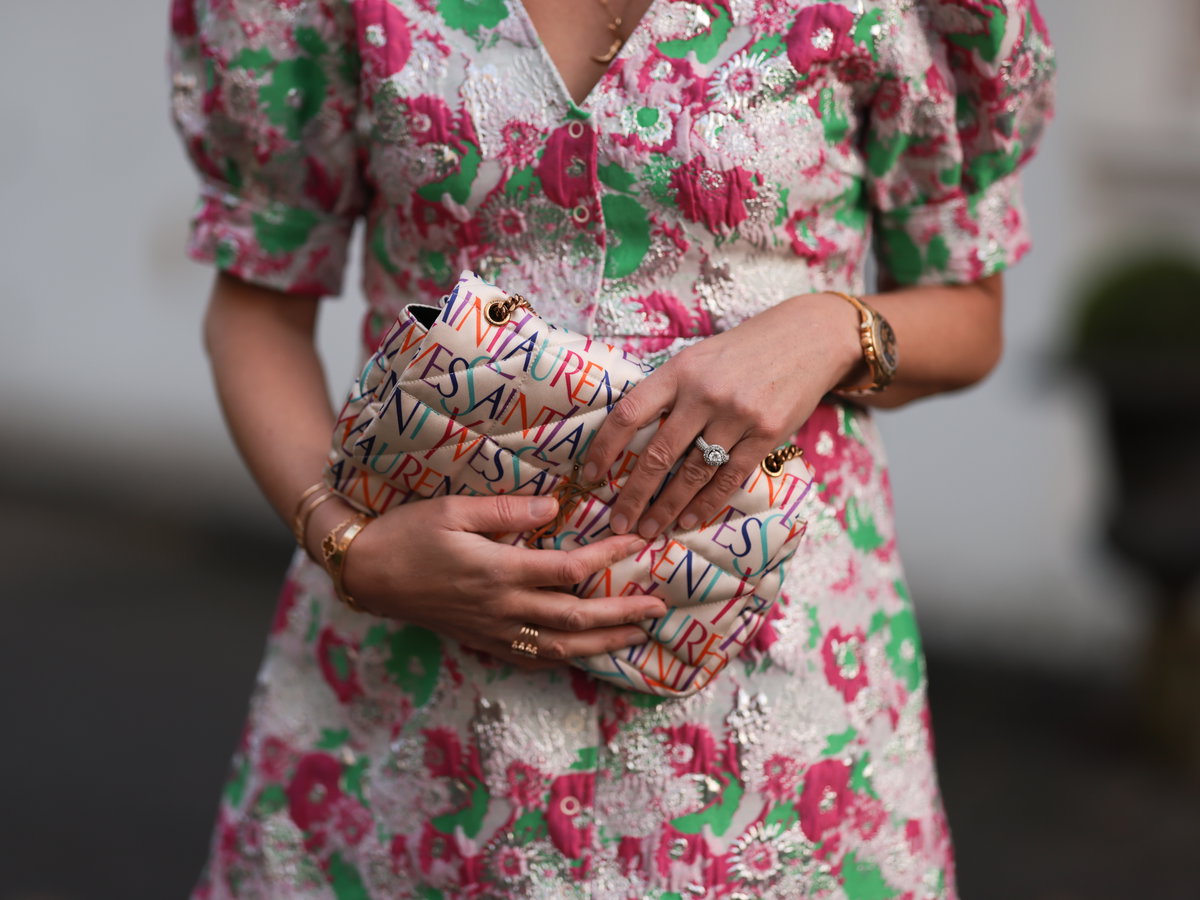Blumenkleid im Streetstyle