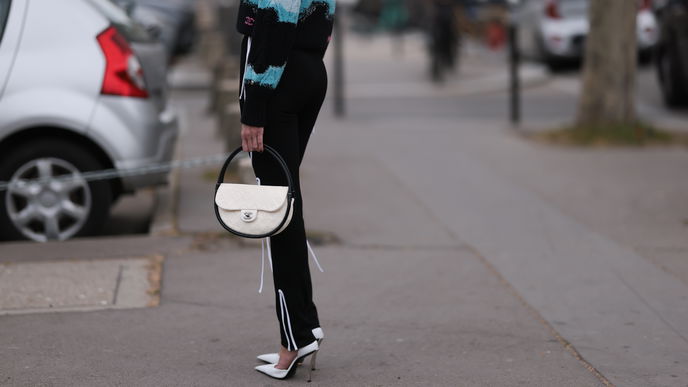 Schwarze Leggings mit diesen Details gehören jetzt in jeden stylischen Alltagslook