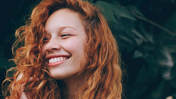 Zähne aufhellen: Wie schädlich ist ein Bleaching wirklich?