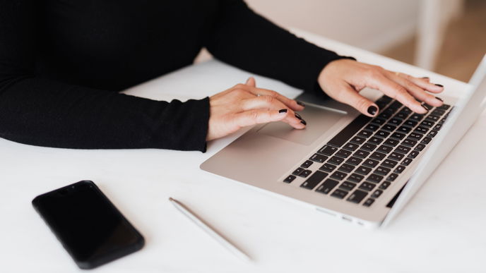 Der neue Laptop: Treuer Begleiter im schicken Design oder gefährlicher Wolf im Schafspelz?