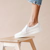 Weiße Sneaker reinigen: Die besten Hausmittel und Tipps