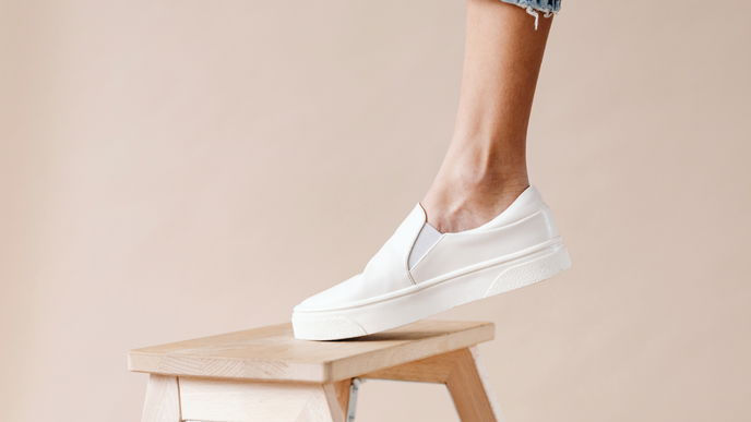 Weiße Sneaker reinigen: Die besten Hausmittel und Tipps