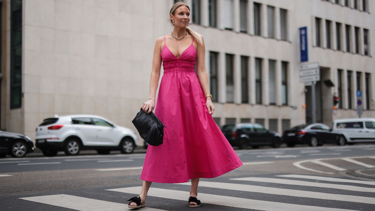 Die schönsten Sommerkleider im angesagten Barbie-Pink