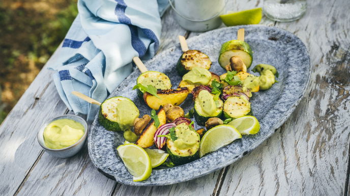 Vegetarisch grillen: Rezept für Gemüsespieße mit Zucchini