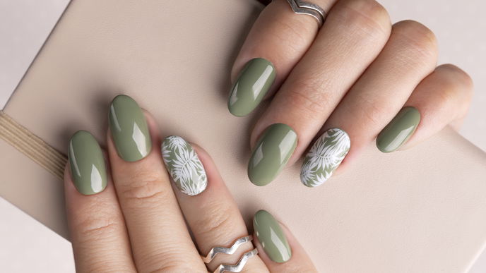 Nagel-Trend 2023: Matcha-Nails ist DIE Maniküre für den Sommer