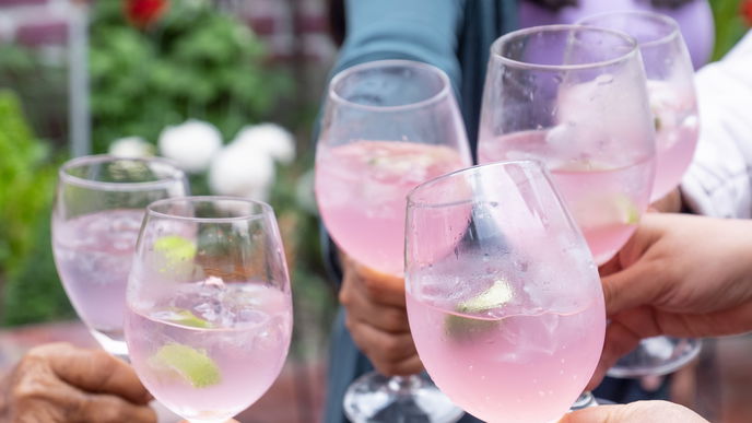 Rezept für Sarti Spritz: Der pinke & fruchtige Drink für den Sommer ist zurück!