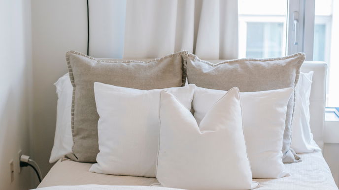 Schlafzimmer gestalten: Dieses Accessoire sorgt für Luxus