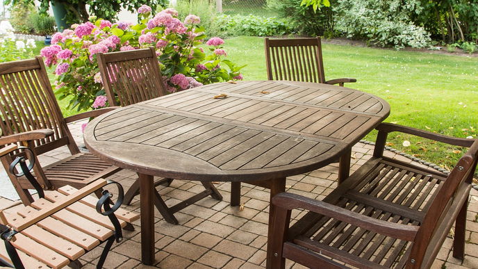 Einladende Atmosphäre im Freien: Tipps zur Auswahl und Pflege von Gartenmöbeln