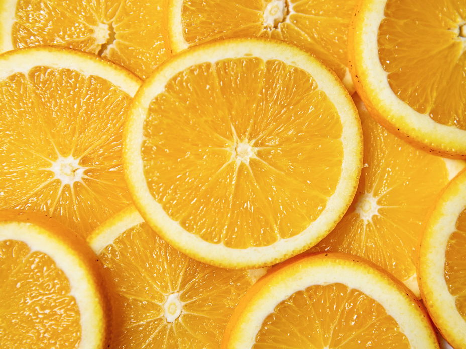 Mehrere Orangenscheiben.