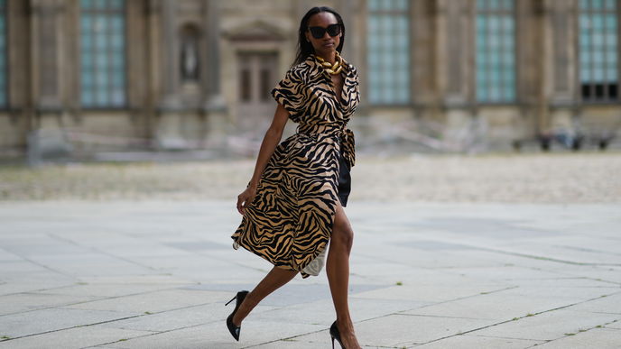 Sommerkleider 2023: 3 Modelle mit lässigem Animalprint