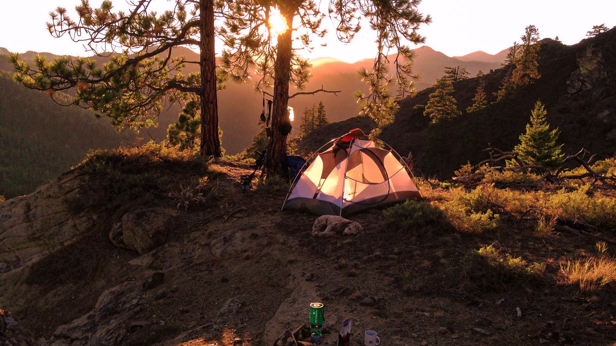 Camping 2023: So sichern Sie das Zelt vor Einbrüchen