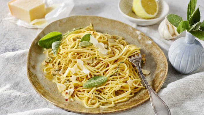 Erfrischende Spaghetti mit Zitrone und Salbei: Schnelles Rezept