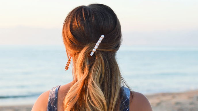 3 Haarklammern, die perfekt für den Strand sind