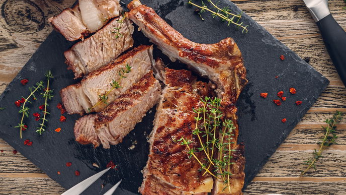 Kalbskotelett grillen: Unser leckeres Rezept für den Klassiker + Tipps für die Grillsaison