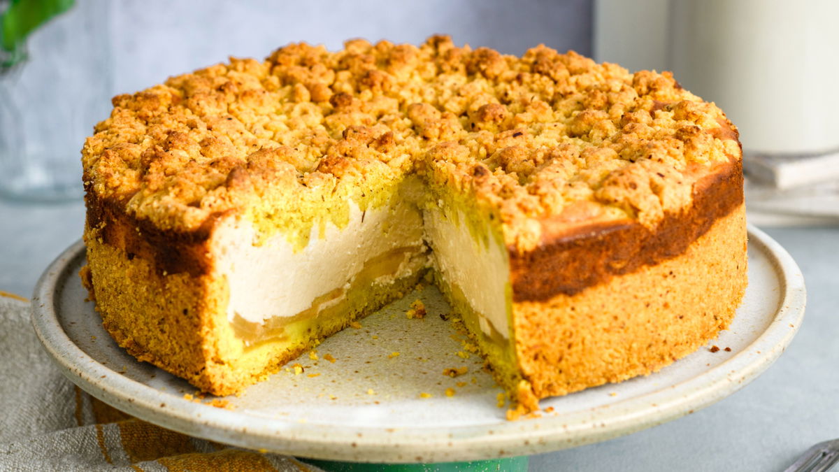 Rezept für Omas Käsekuchen mit Apfel und Streuseln