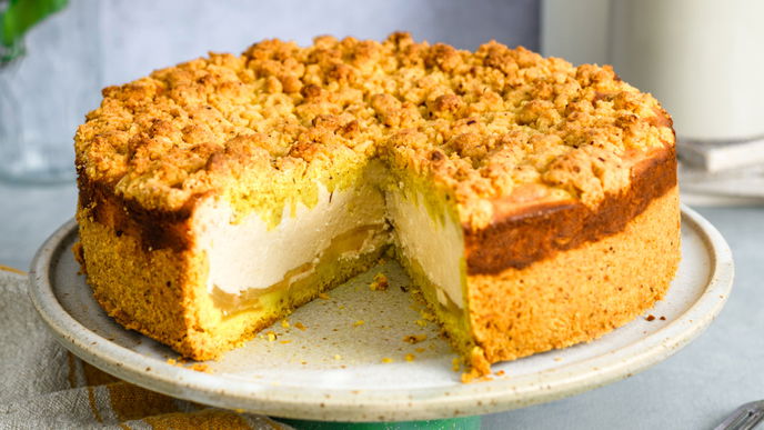 Rezept für Omas Käsekuchen mit Apfel und Streuseln