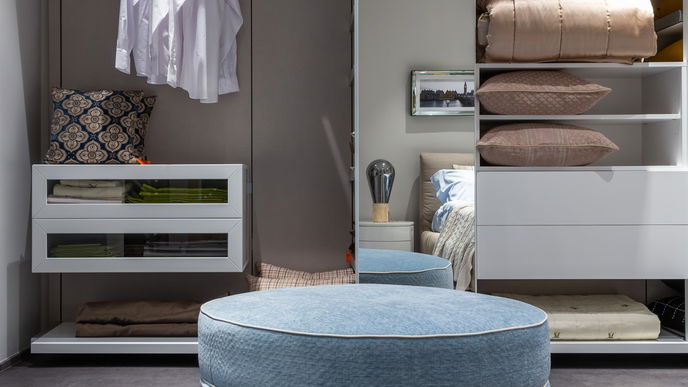 Schlafzimmer gestalten: 4 Hocker für mehr Stauraum