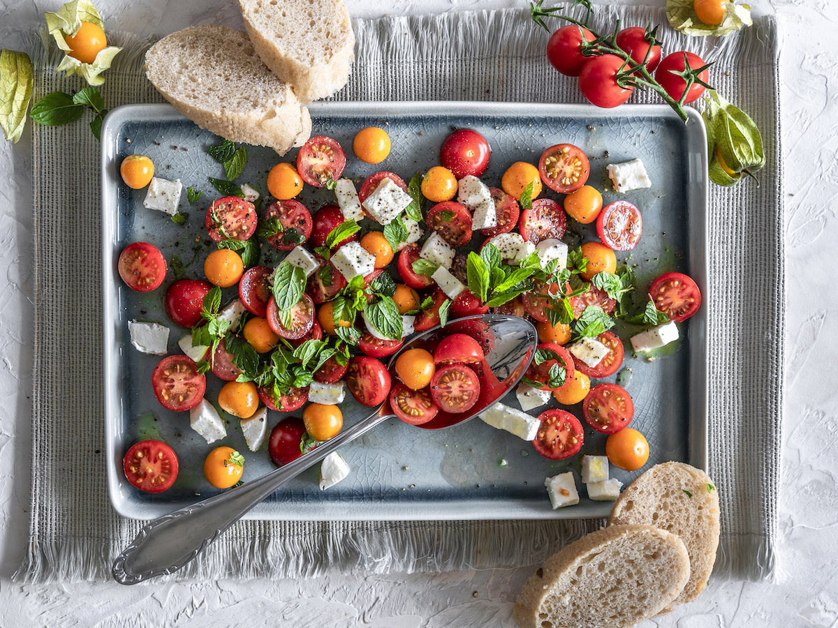 Tomate-Mozzarella-Salat mit Physalis