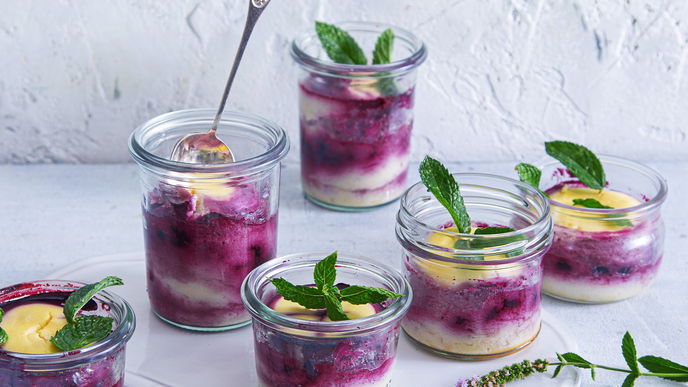 Zuckerfreies Rezept: Blaubeer-Käsekuchen im Glas