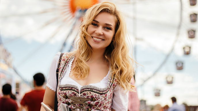Dirndltücher: Diese 3 Teile dürfen auf dem Oktoberfest nicht fehlen