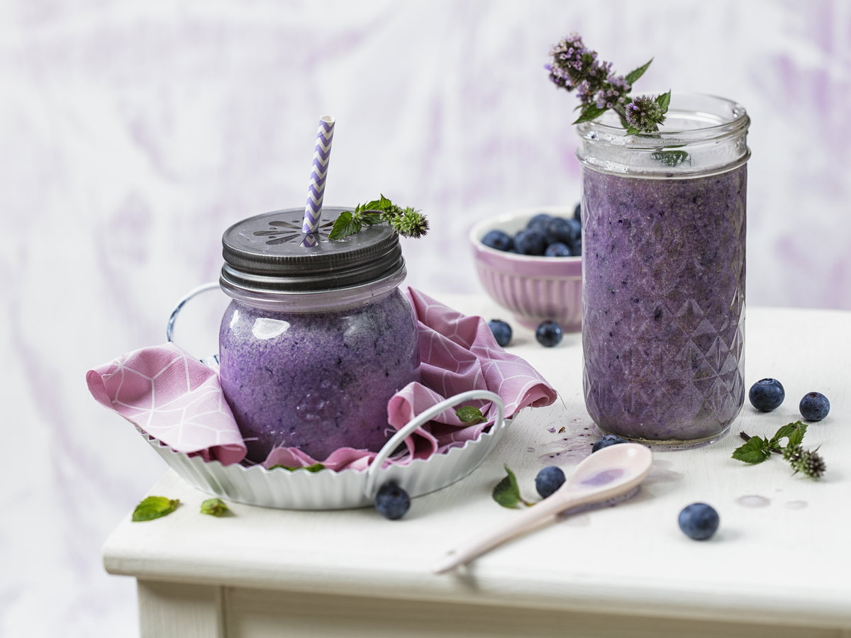 Heidelbeer-Smoothie mit Mandelmilch