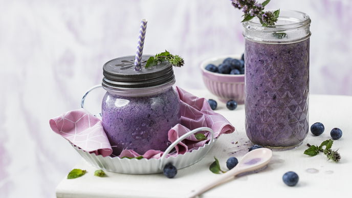Smoothie mit Heidelbeeren und Mandelmilch: Rezept für das himmlische Getränk 