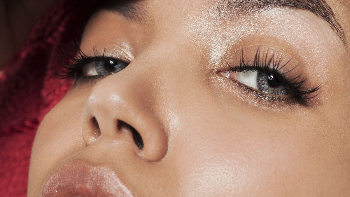 Wet Lashes sind DER Trend für einen Wow-Augenaufschlag