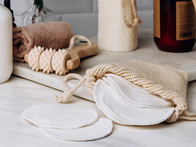 Wiederverwendbare Wattepads im Badezimmer
