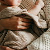 Kuschelige Babydecke stricken - mit unserer kostenlosen Anleitung