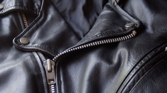 Lederjacke reinigen: Hausmittel, Pflege und Tipps