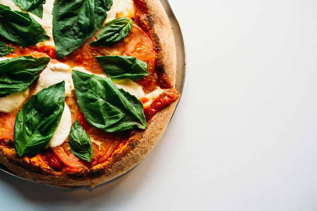 Pizza mit Dinkelmehl
